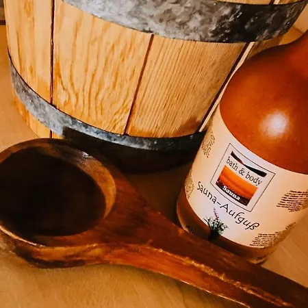 Hochwart Hof 住宿加早餐酒店 萨尔巴赫